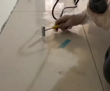 肃北瓷砖开裂维修公司专业分享瓷砖在铺贴前如果没有沥干水分，将会导致以下问题