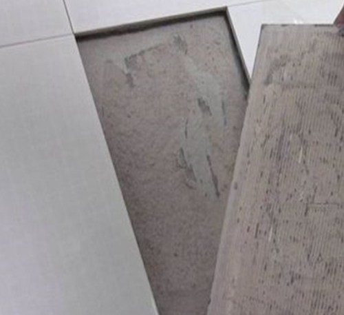 肃北瓷砖空鼓维修公司分享瓷砖铺贴时如果打浆（即涂抹在瓷砖背面和基层上的砂浆或瓷砖胶）过少，会带来以下问题